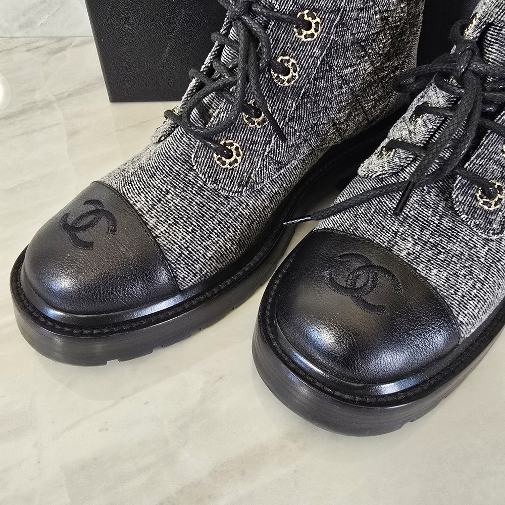 🔥RARE🔥 Chanel CC Velvet Boots - Picture 3 of 13